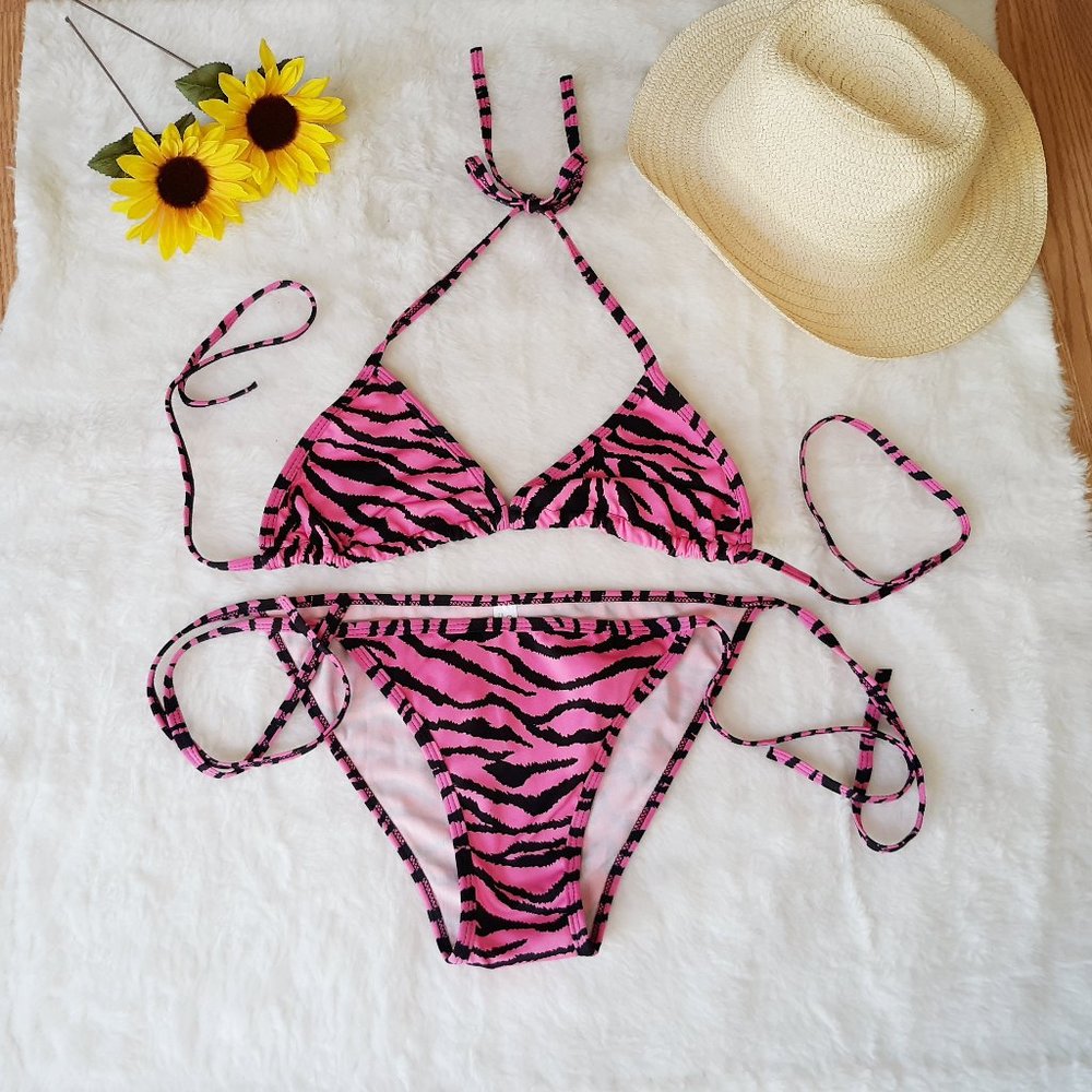 NWOT CLASSIC STRING BIKINI